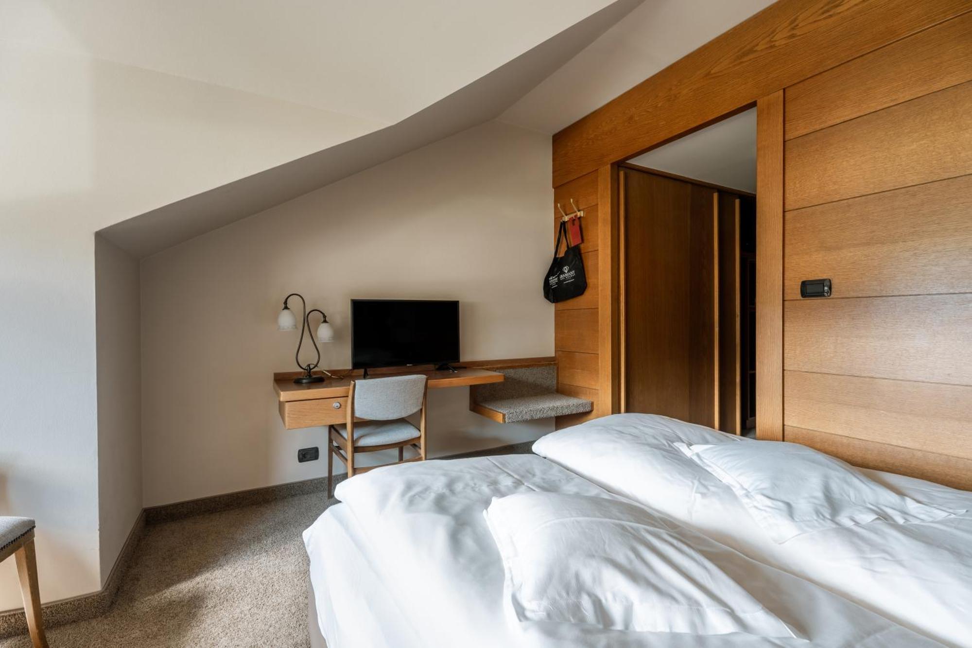 Dominik Alpine City Wellness Hotel - Adults Only Bresanona Exterior foto